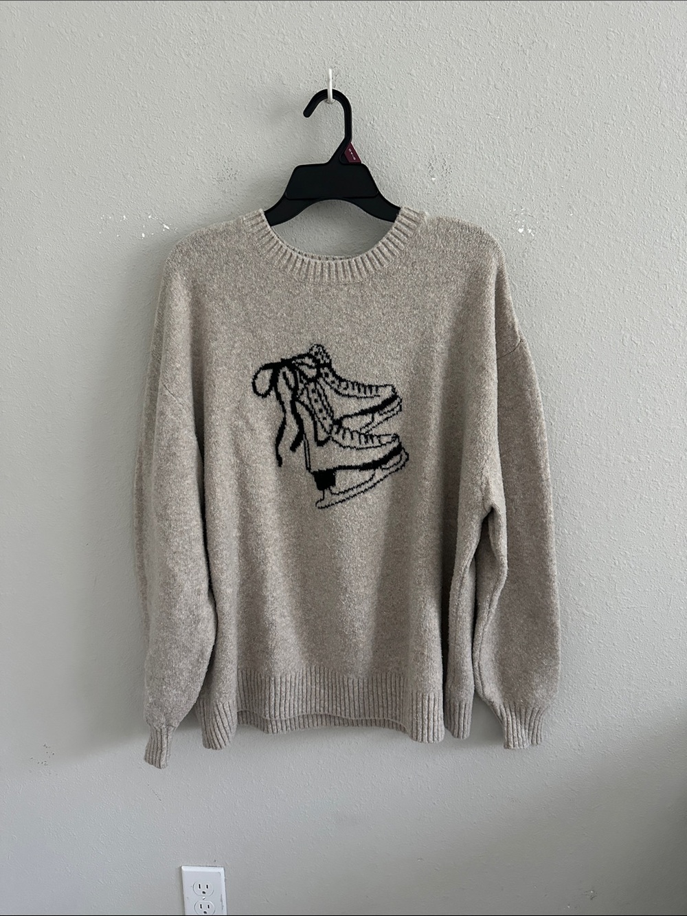 Hollister Ice Skate Winter Motif Knitted sweater large